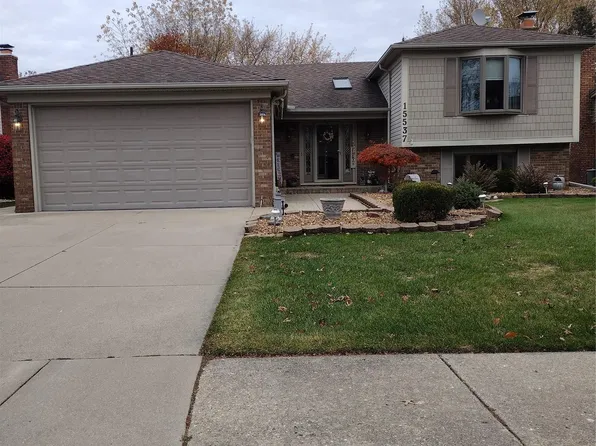 15537 Valerie Dr N, Macomb, MI 48044