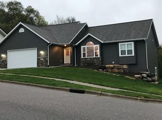 1700 Pleasant View Dr, Baraboo, WI 53913