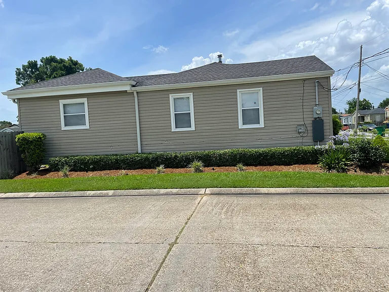 2226 Stafford St — Photo 18