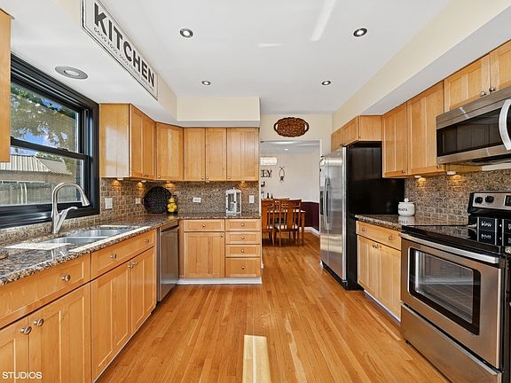 5th image of 800 Braemar Dr