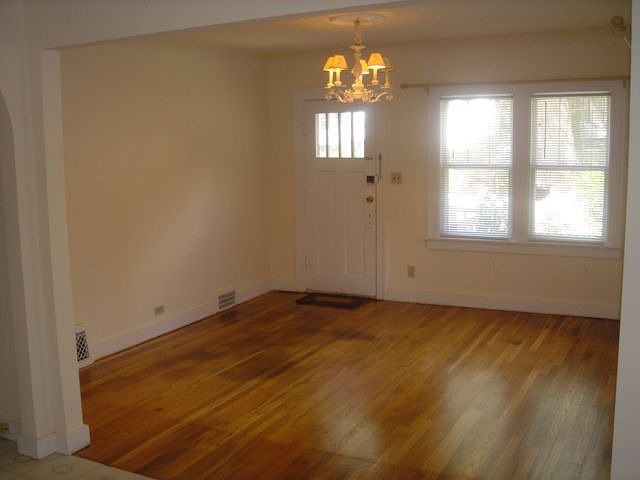 2nd image of 335 Voorheis St