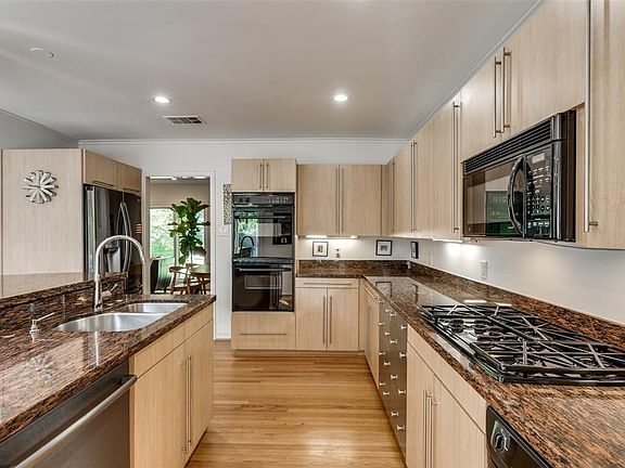 4th image of 1687 Nob Hill Pl