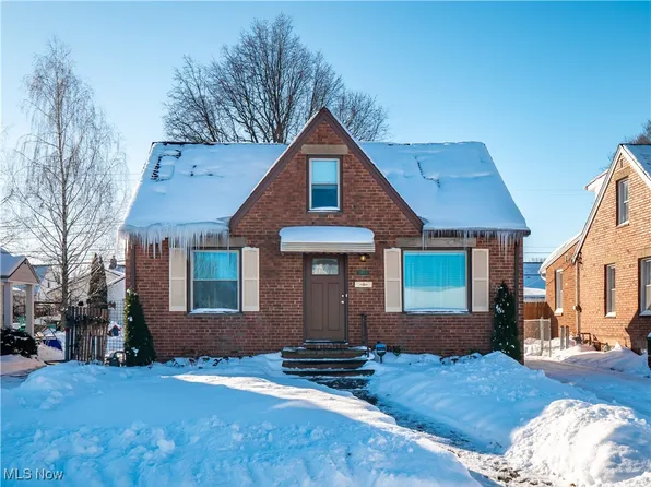 3015 Parklane Dr, Parma, OH 44134