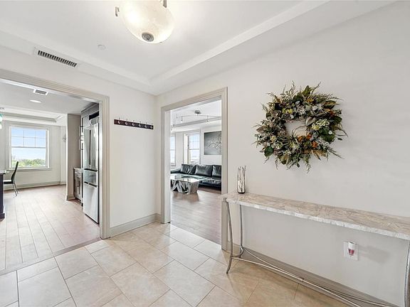 2nd image of 232 N Kingshighway Blvd APT 1210