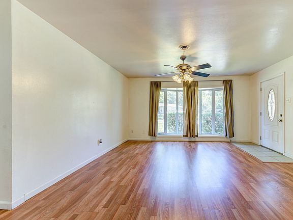 5th image of 9510 Trefore Ave