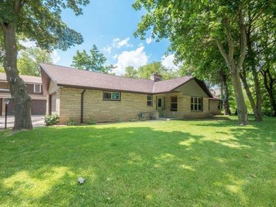 523 Green Bay Rd, Thiensville, WI, 53092
