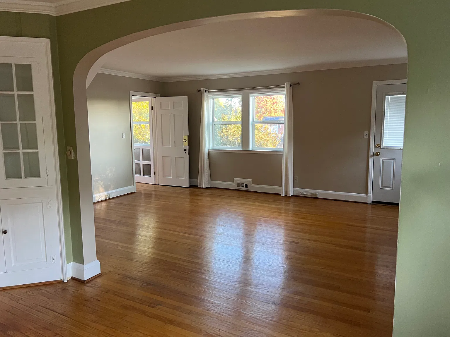 2 bed, 1.5 bath, 1600 sqft, $2,250 — Photo 2