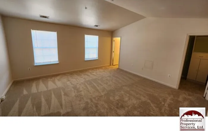 158 Heathfield Dr — Photo 16