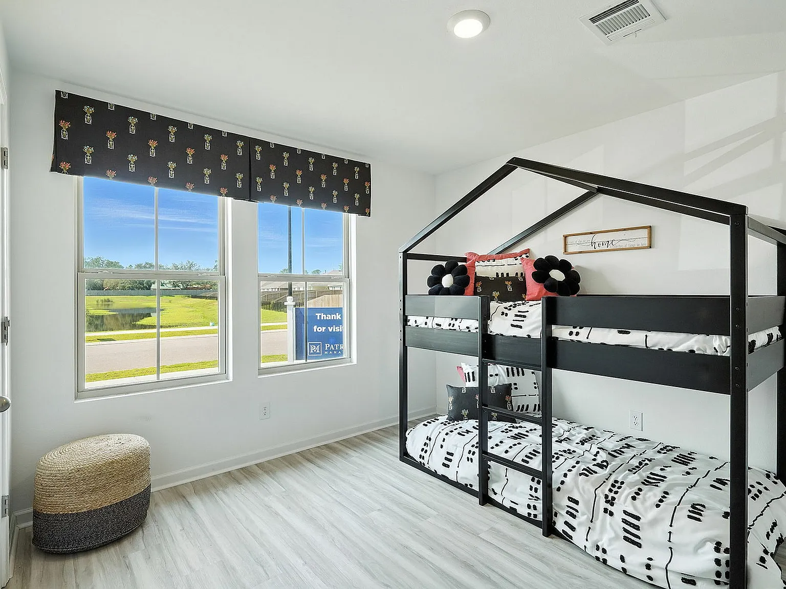 Villas at Oak Bend - Home Rentals — Photo 2