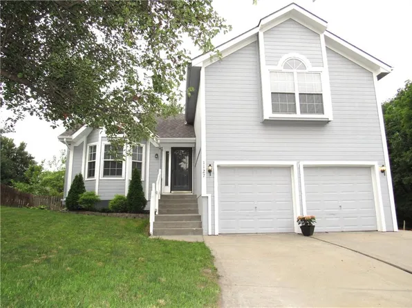 1127 Cardinal Dr, Liberty, MO 64068