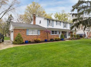 1853 Mackwood Rd, Rochester Hills, MI 48307