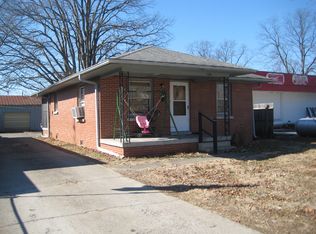 139 10th St, Carmi, IL 62821