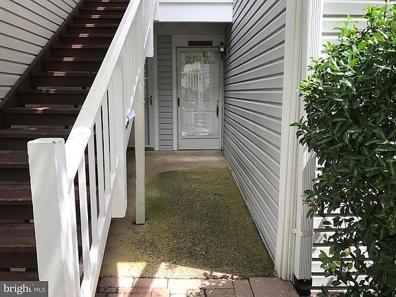 2nd image of 2915 S Woodley St #4
