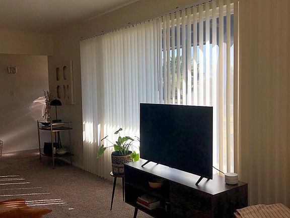 Living room photo #1