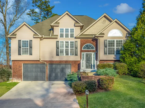 6040 Saab Dr, Ooltewah, TN 37363