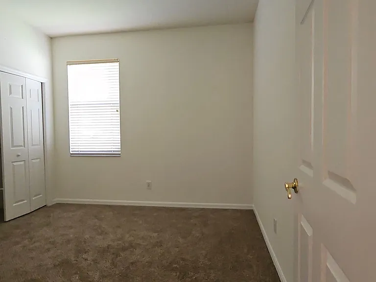 7209 Colonial Lake Dr — Photo 32