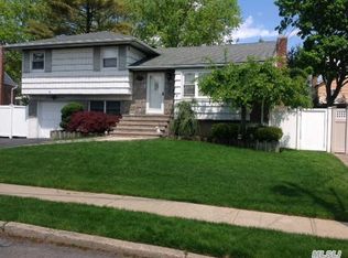 1787 Robin Ln, Bellmore, NY 11710