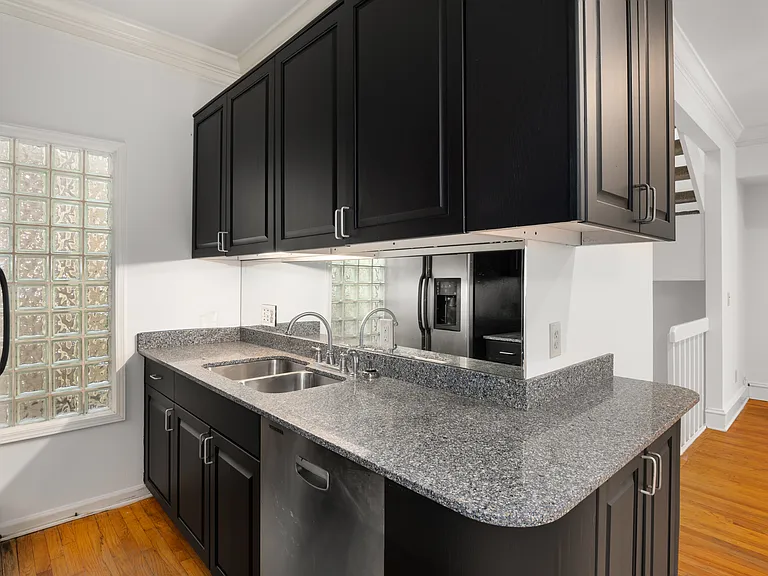 Double sink with garbage disposal