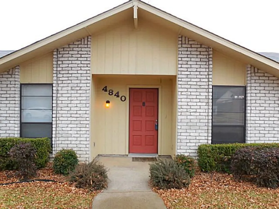 4 bed, 1880 sqft, $2,250 — Photo 2