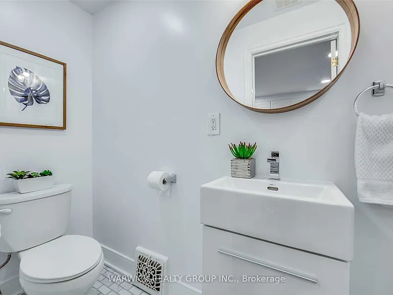 57 Bertmount Ave #LOWER — Photo 17