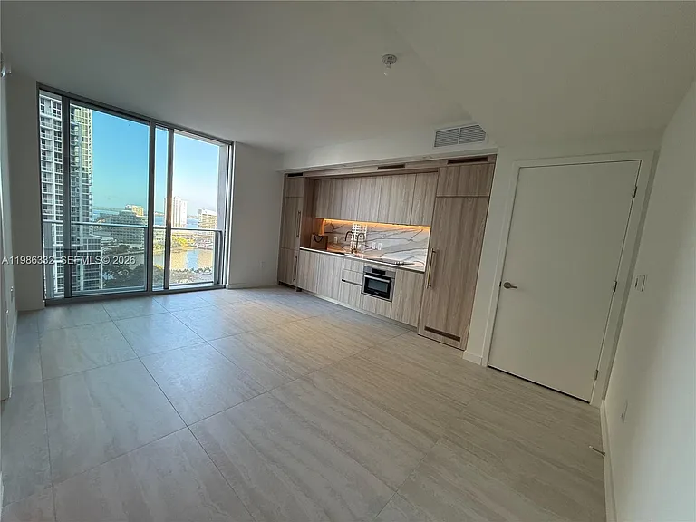 77 SE 5th St #2015 — Photo 29