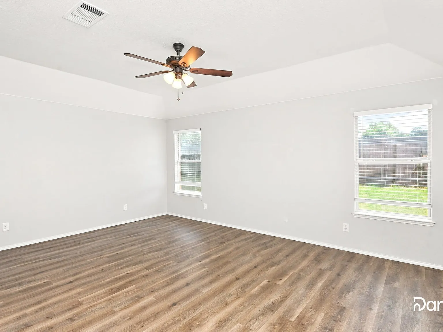 4 bed, 2.0 bath, 2116 sqft, $2,465 — Photo 4