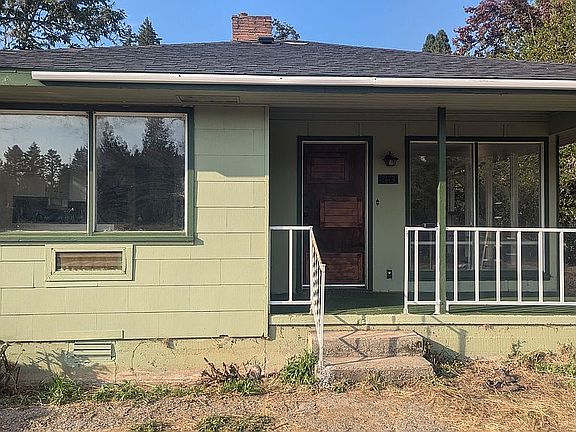 18673 Front of home.