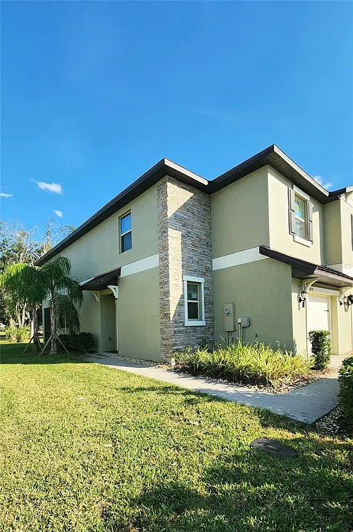 3 bed, 2.5 bath, 1787 sqft, $2,145 — Photo 2
