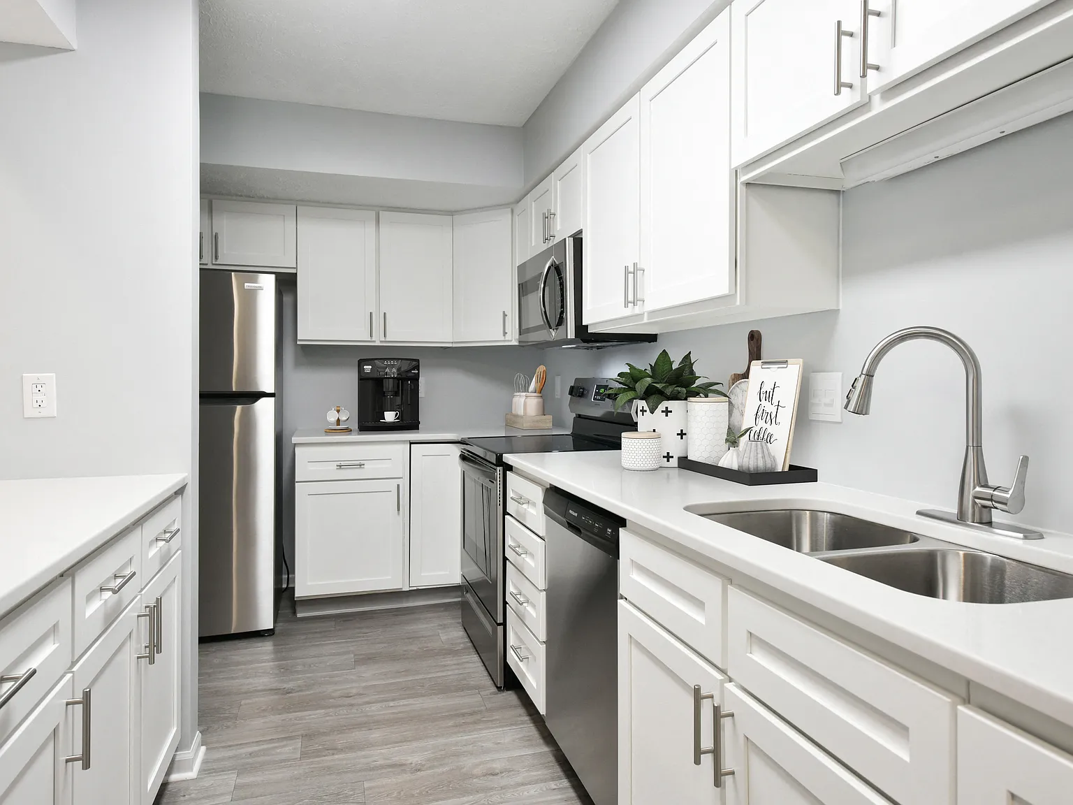 The Donovan Apartment Homes — Photo 2