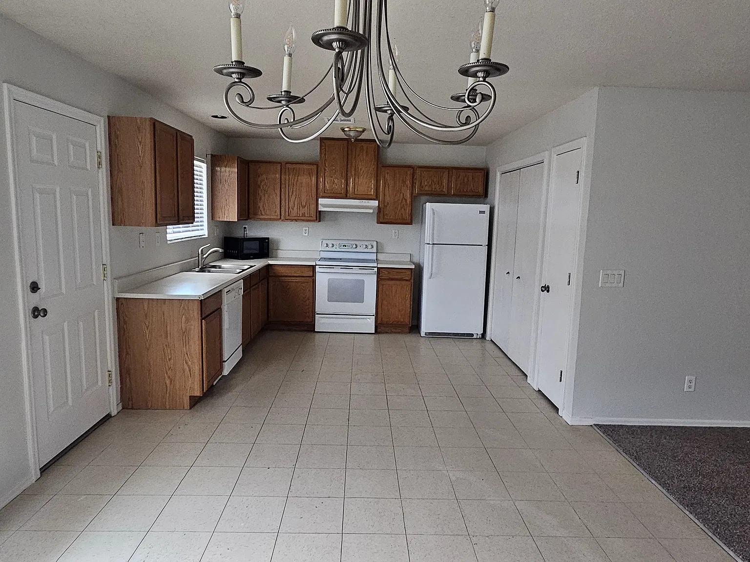 3 bed, 1245 sqft, $2,277 — Photo 3