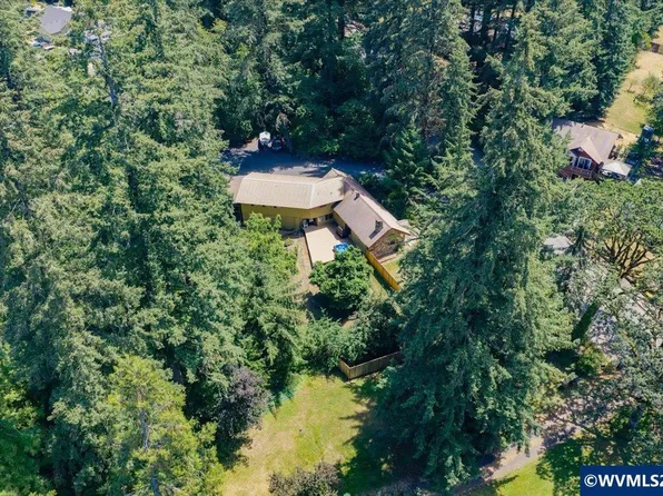 940 Oak Ter, Sweet Home, OR 97386
