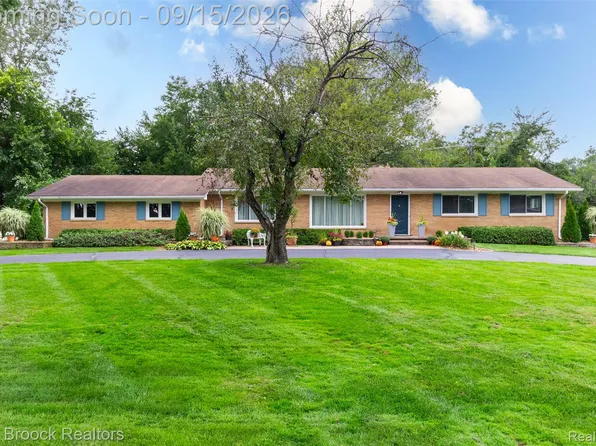 28513 W Kalong Cir, Southfield, MI 48034