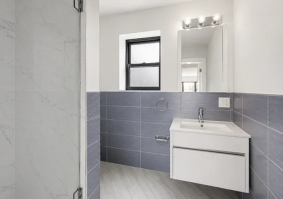 Bathroom, photo 1