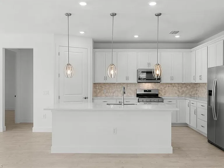 2104 Freemont Way NE — Photo 4