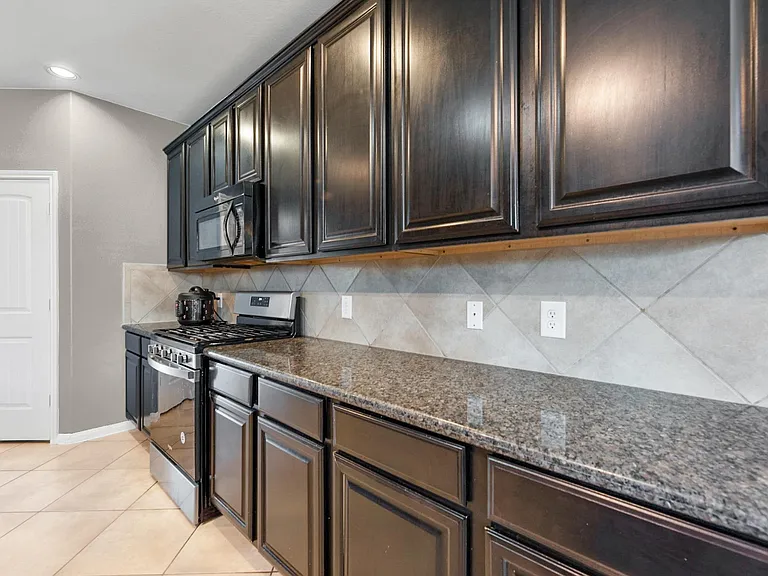 1302 S Maple Dr — Photo 12