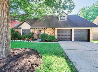 1902 S Fisher Ct, Pasadena, TX 77502