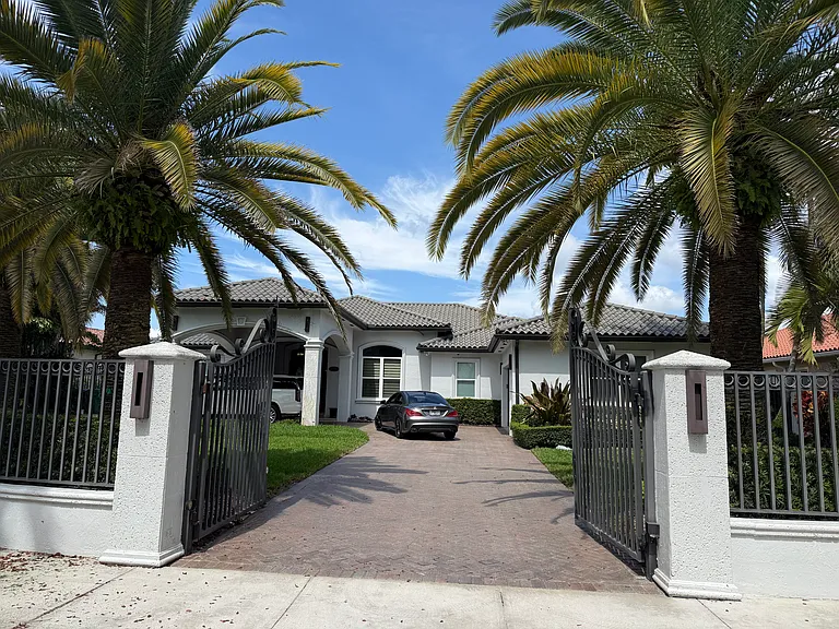 3440 SW 132nd Ct — Photo 4