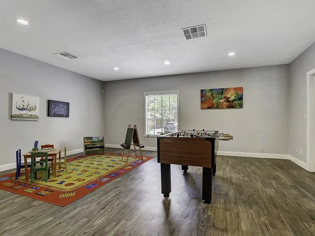 Riverbend Village — Photo 12