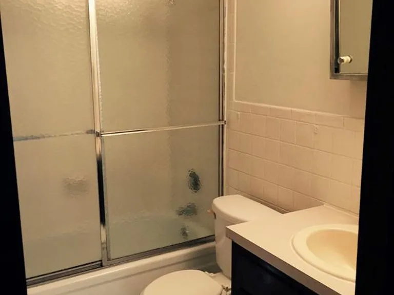 Bathroom in a unit at Whiserping Isle.