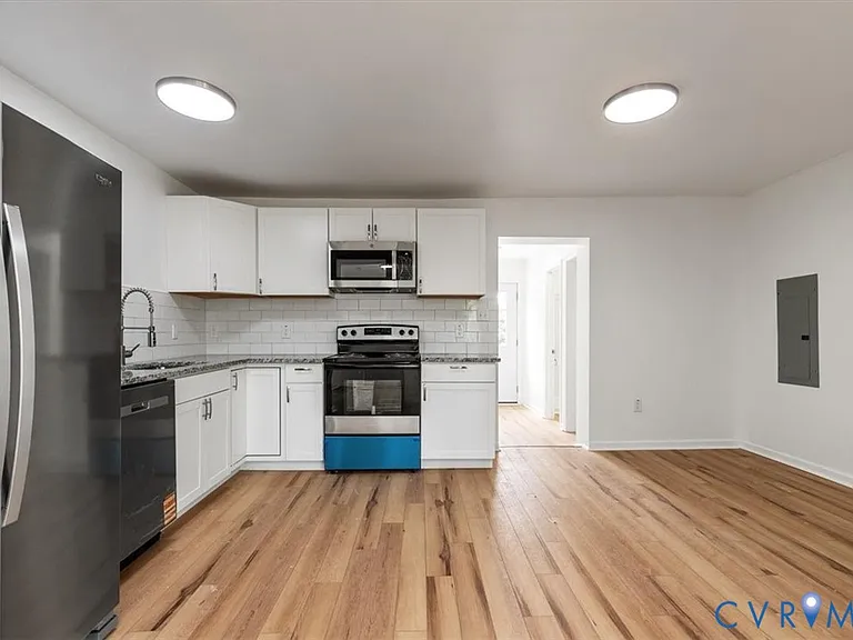 1806 Sussex St — Photo 14