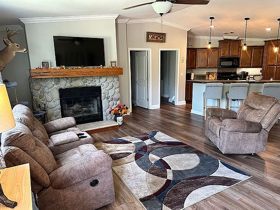 3rd image of 771 River Bend Ln