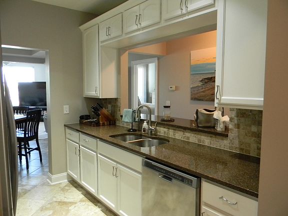 4th image of 207 S William St Unit 40