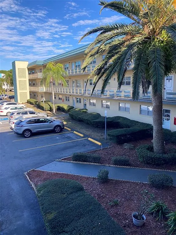1 bed, 1.0 bath, 835 sqft, $1,500 — Photo 1