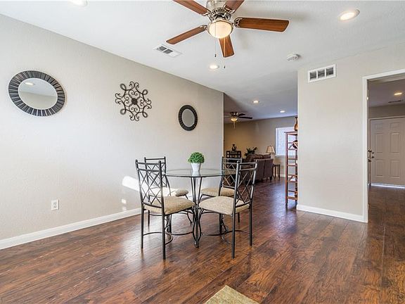 3rd image of 3029 W Ferndale Ln