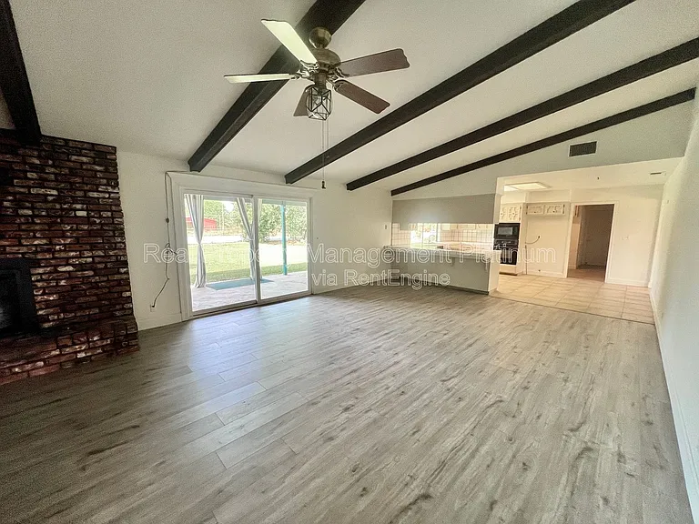 9193 N Fowler Ave — Photo 22