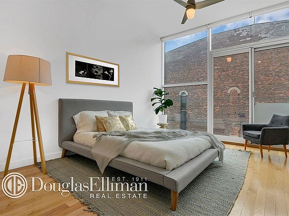 5th image of 916 Pacific St #301