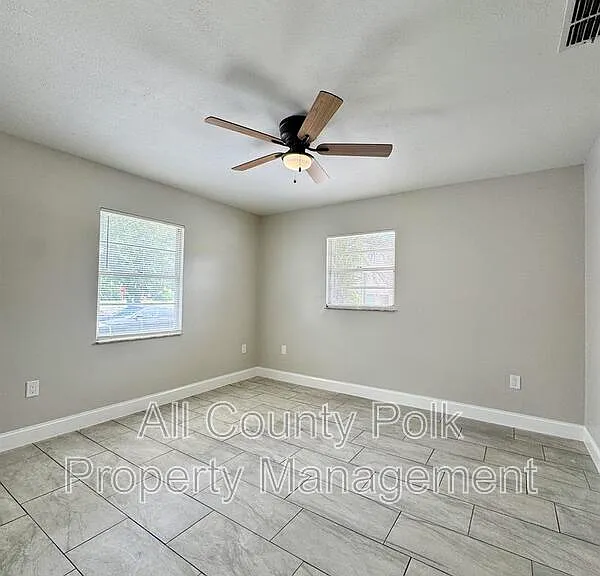 1138 W Sycamore St — Photo 7
