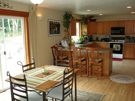 3rd image of 8269 NE Forest Home Ln