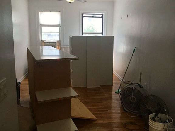 5th image of 3147 47th St