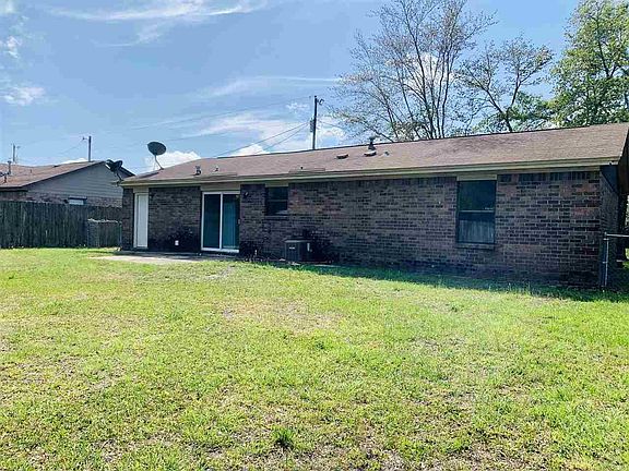 3rd image of 836 Amberwood Dr
